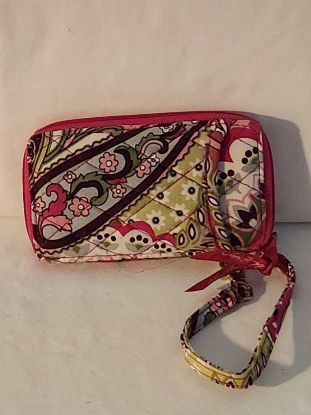 Vera Bradley ID wristlet Very Berry Paisley VGUC